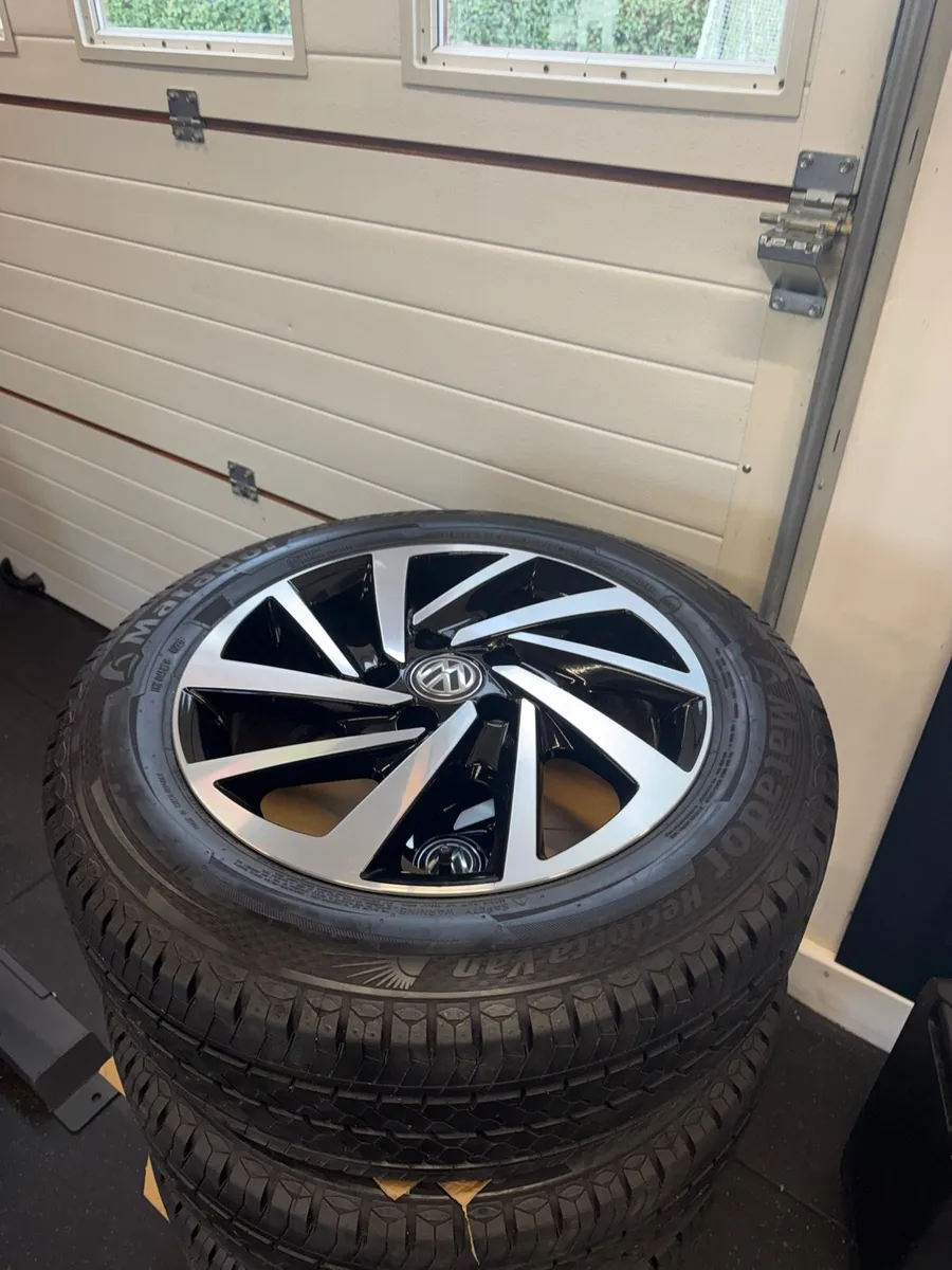 VW Transporter 18” OEM Alloy Wheels & Tyres - Image 4