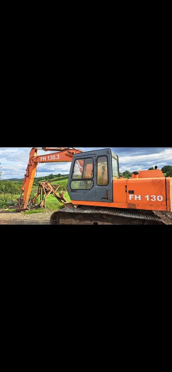 Hitachi FH 130.3 digger - Image 4