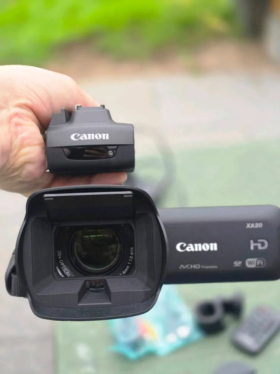 Canon XA20 (Mint Condition) - Image 4