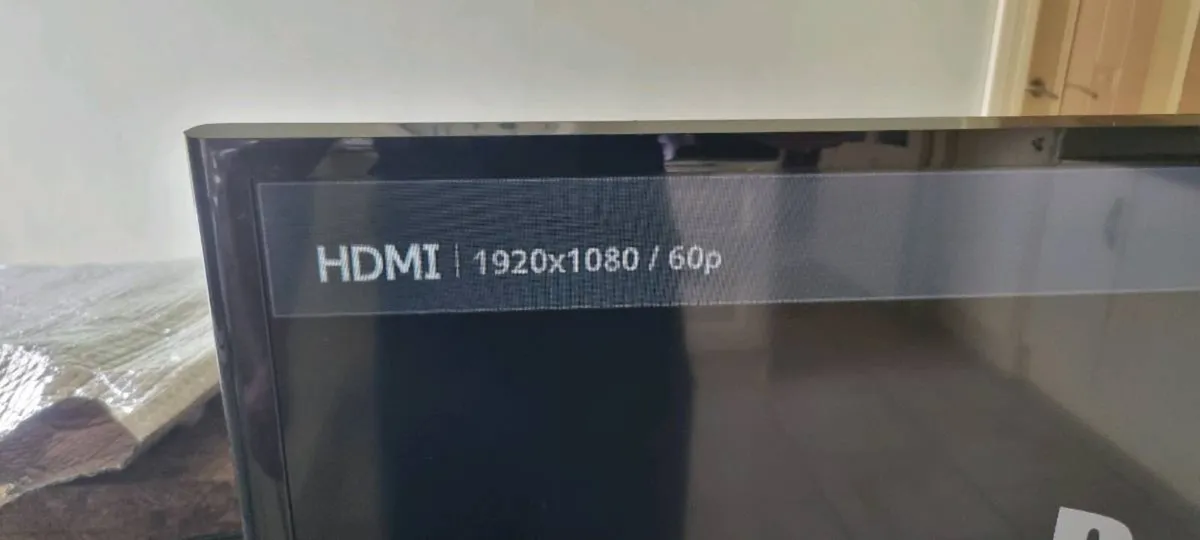 Samsung 32" LED TV (Model HG32ED450SW) with Remote - Image 2