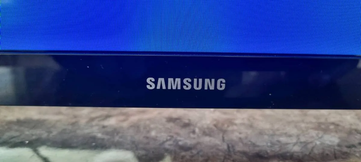 Samsung 32" LED TV (Model HG32ED450SW) with Remote - Image 4