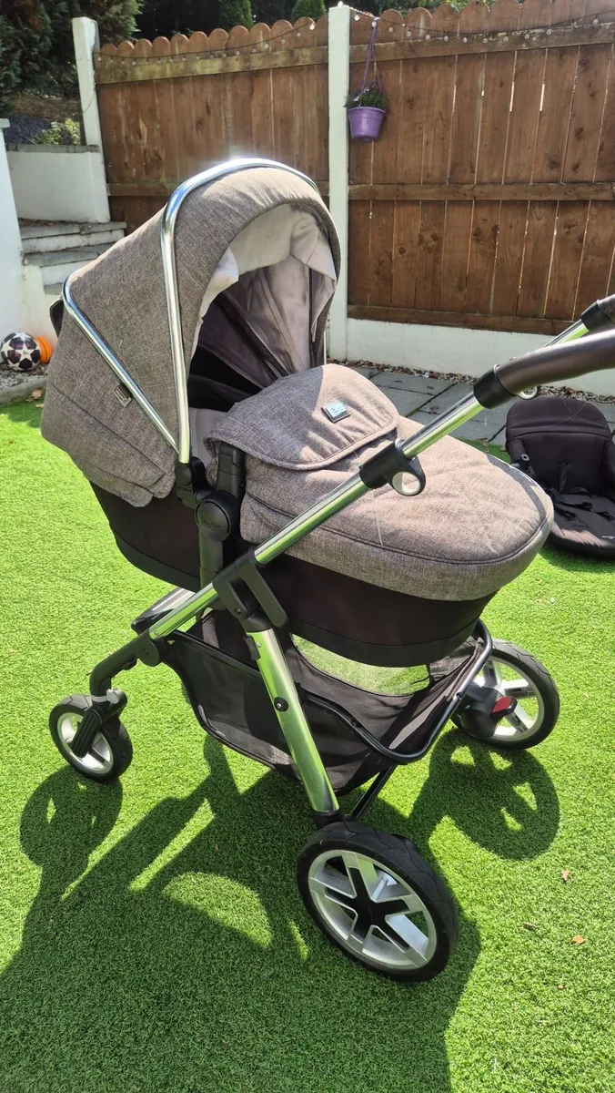 Silvercross buggy, carry cot & chair - Image 1