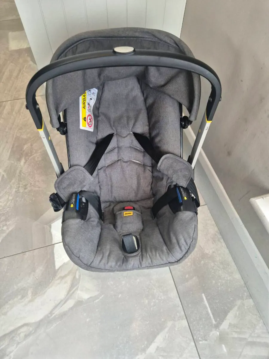 Doona car seat and stroller combo - Image 3