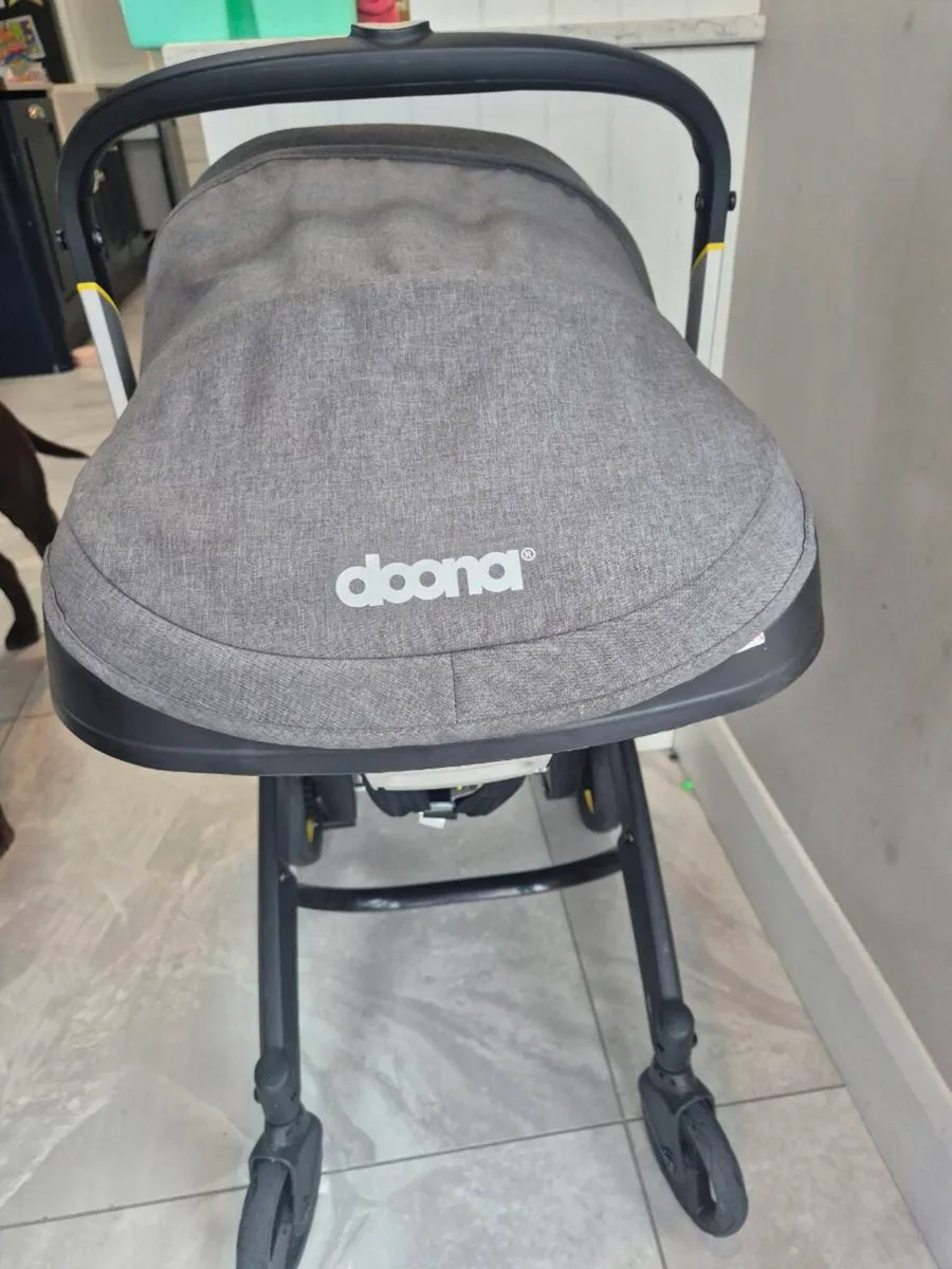 Doona car seat and stroller combo - Image 4