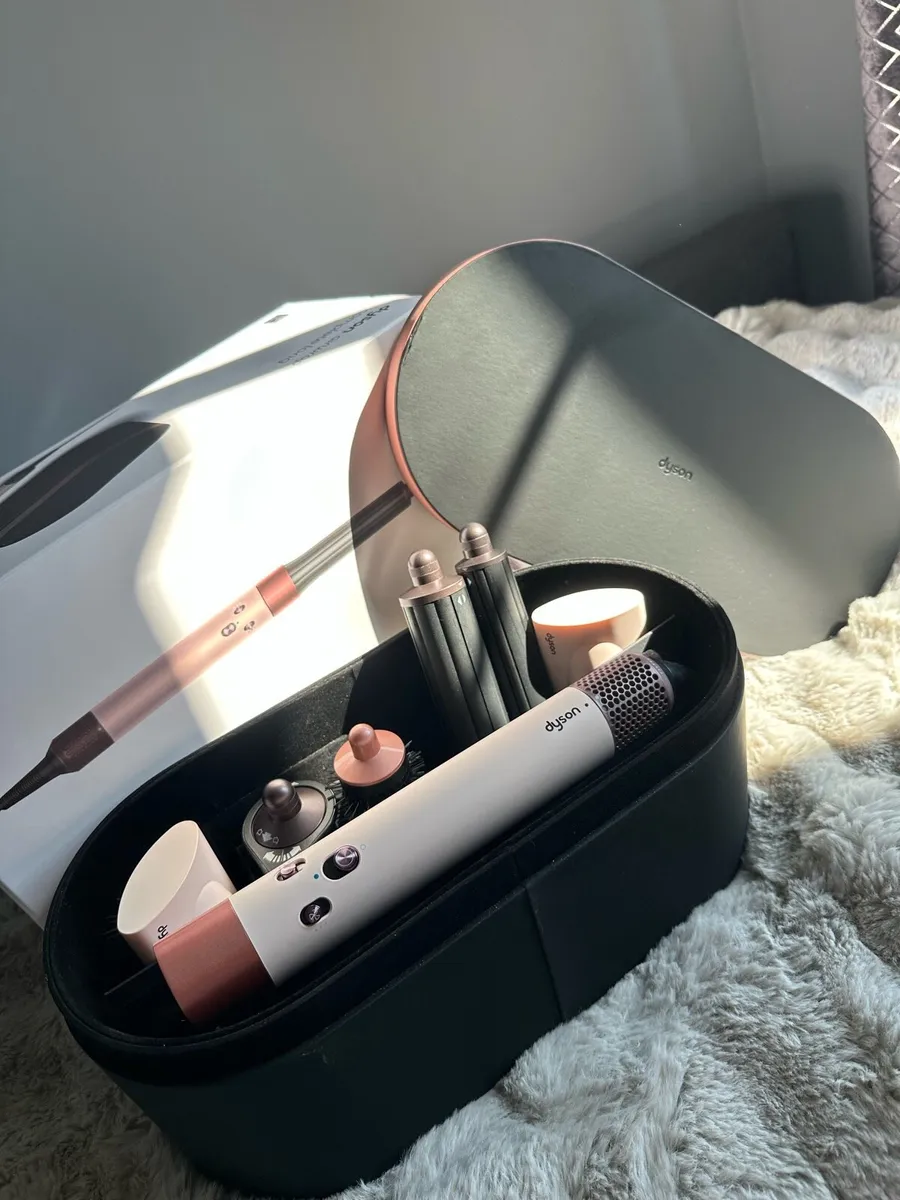 Dyson airwrap - Image 1