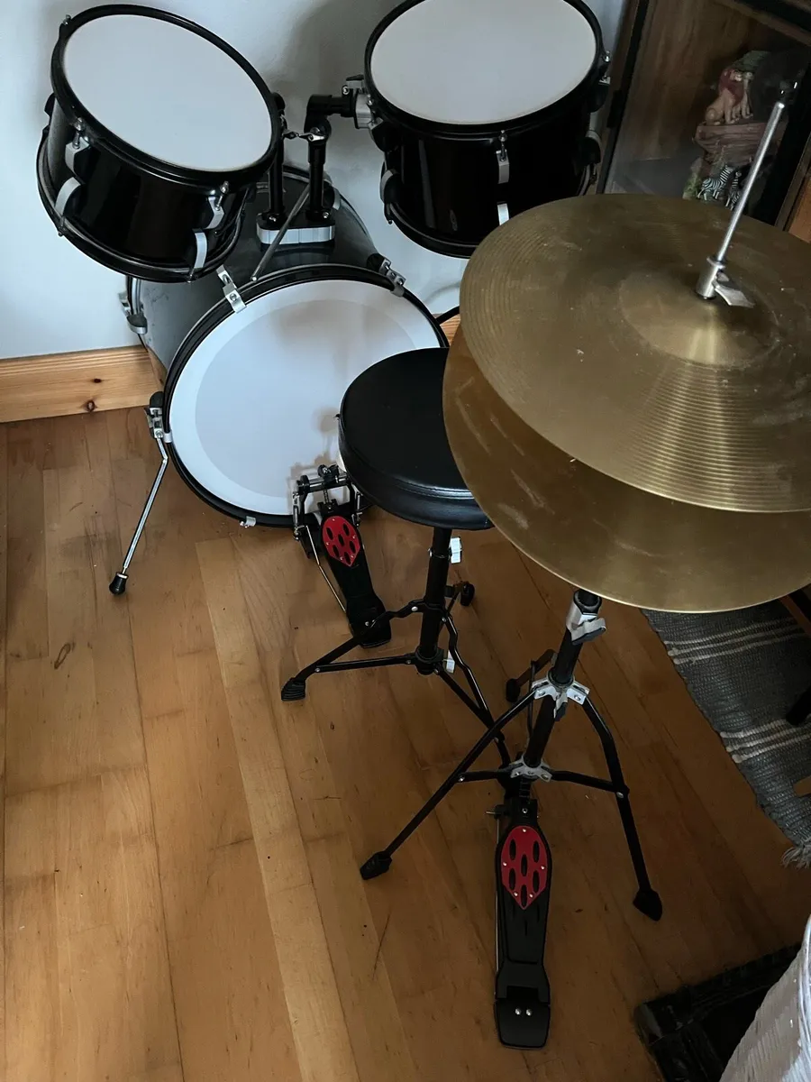 8 piece drum set - Image 1