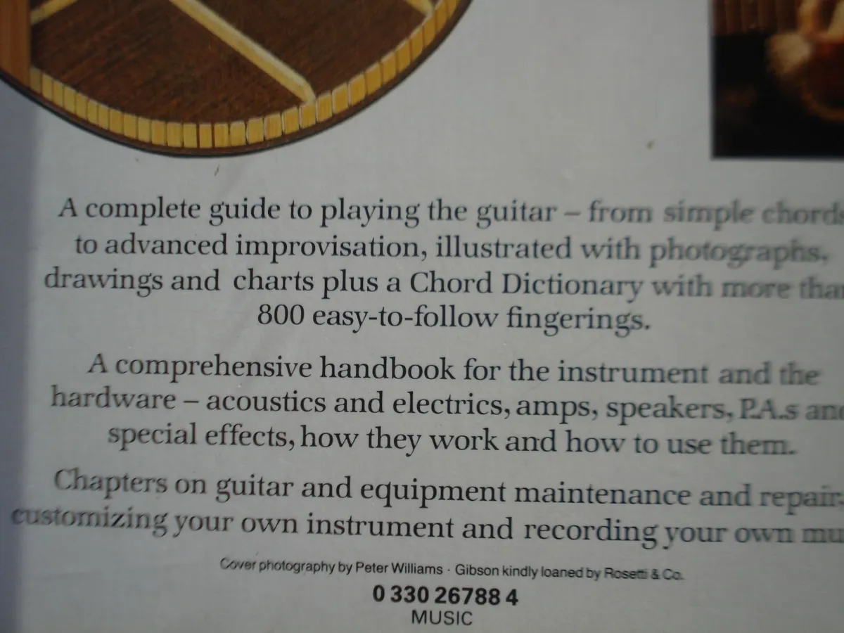 THE GUITAR HANDBOOK, 1983  EDITION ,RALPH DENYER. - Image 3