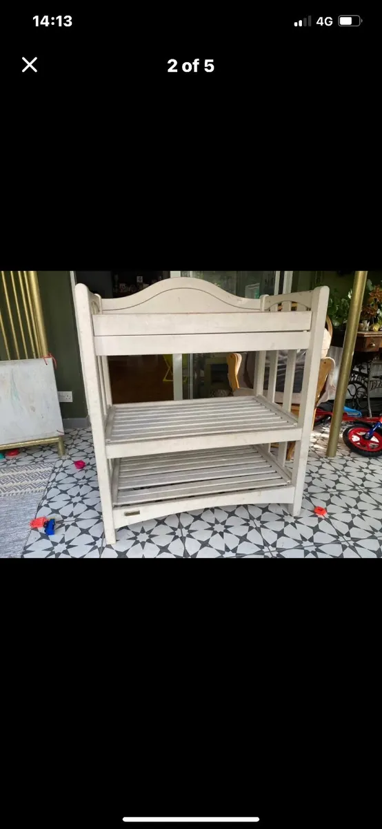 Baby changing table - Image 1
