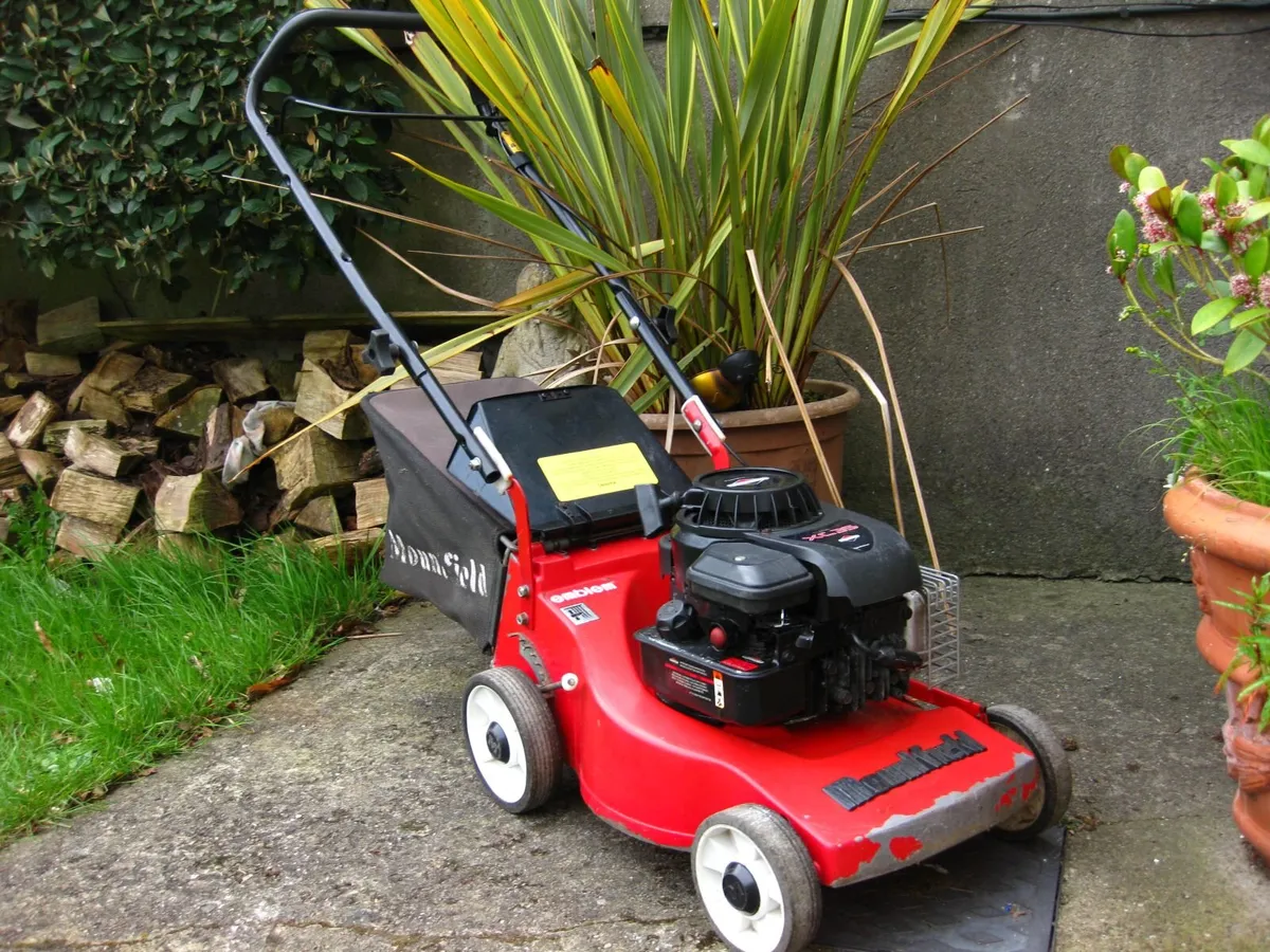 Mountfield / Briggs & Stratton 3.5HP Lawnmower. - Image 4
