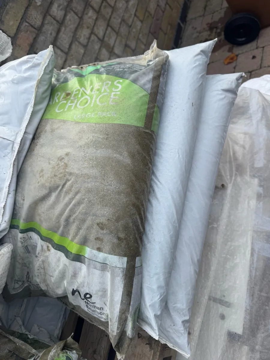 Patio Tiles + Sand bags 20kg - Image 2