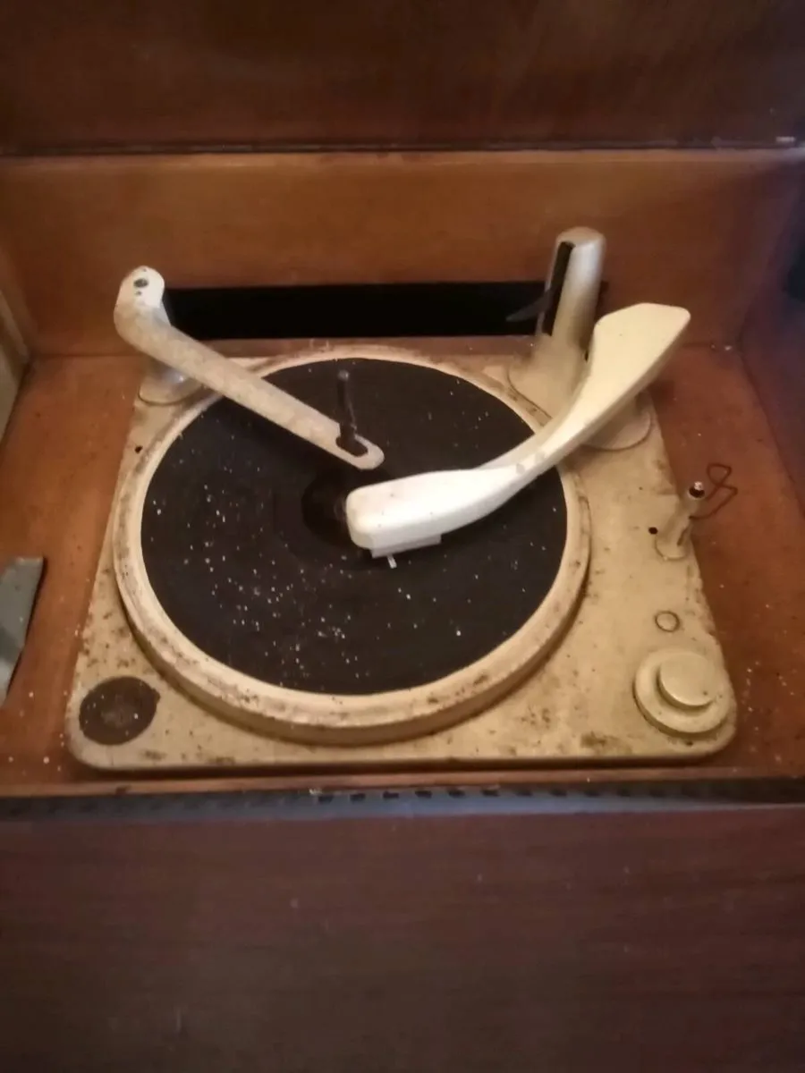 Radio - Image 1