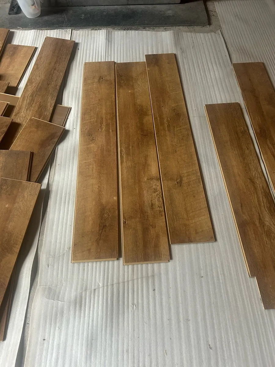 Laminate flooring - Image 1