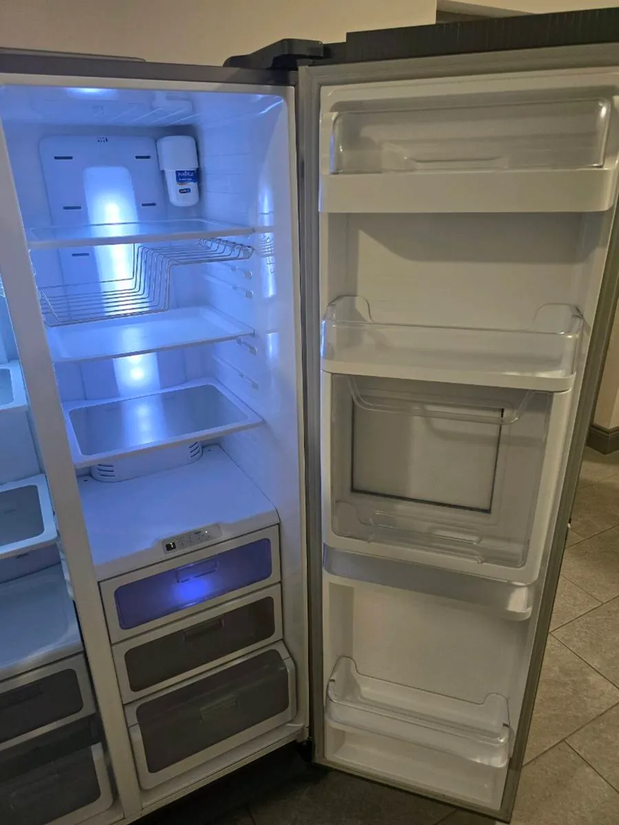 Samsung American Fridge Freezer - Image 4