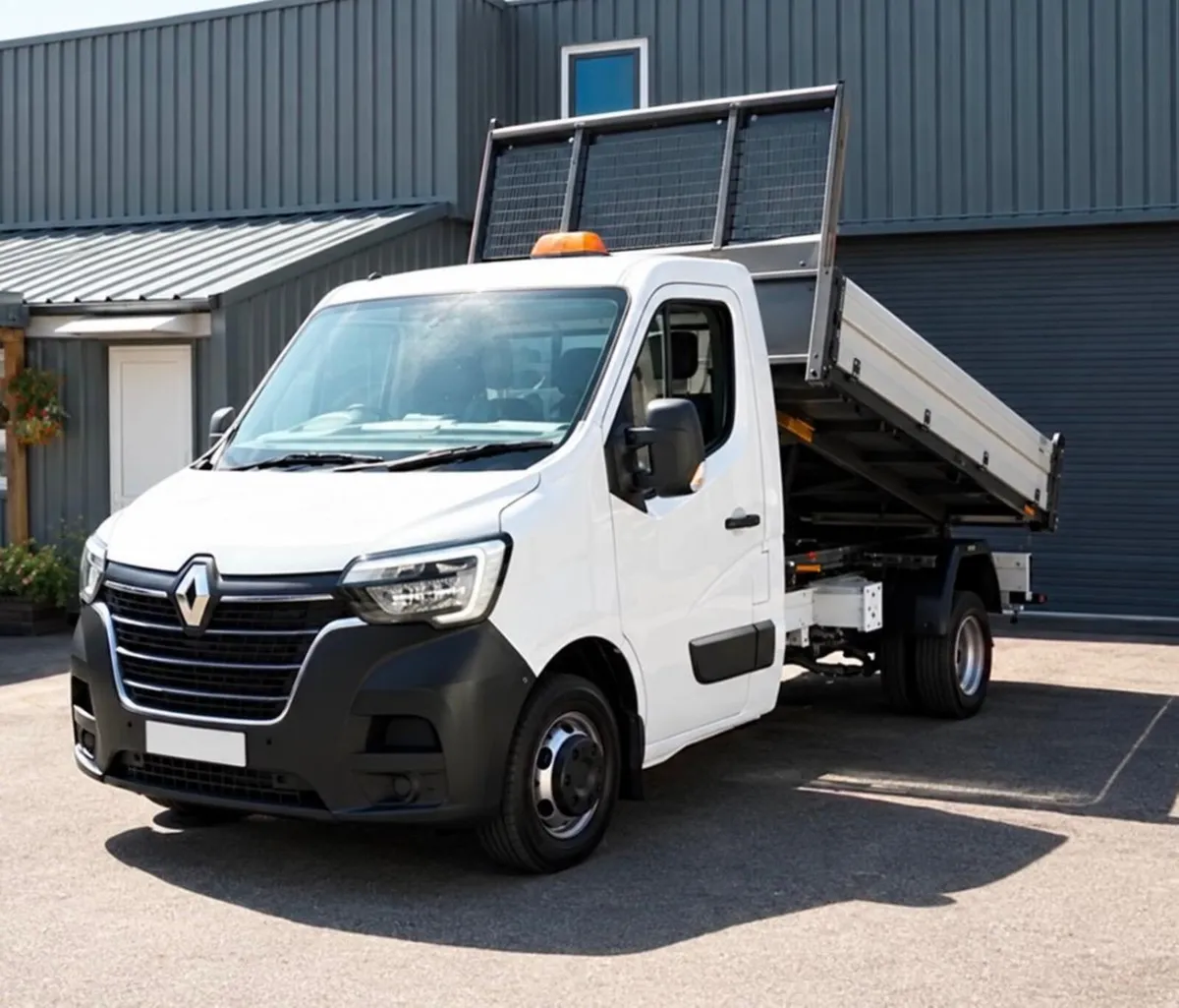 2021 Renault Master Tipper Van - Image 1