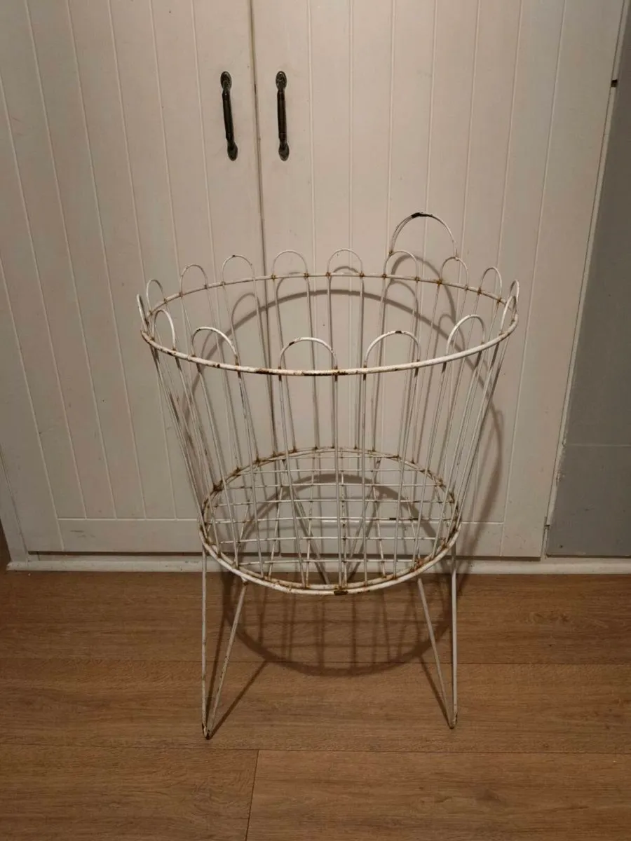 Circular Iron shop stand.some wear and tear, great - Image 1