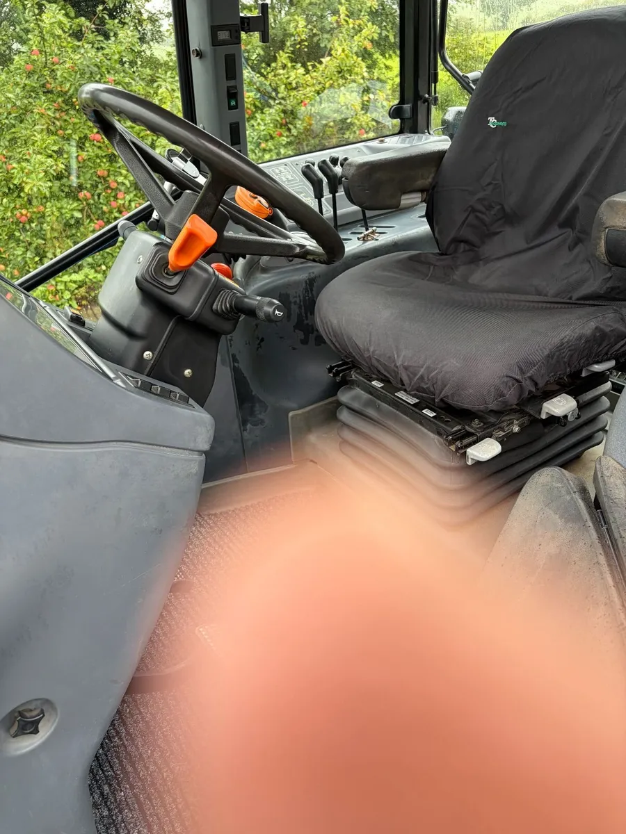 New Holland TM140 - Image 2