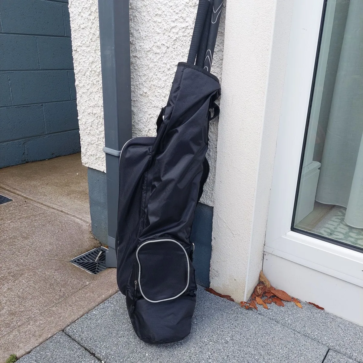 Golf clubs and bag - Image 2