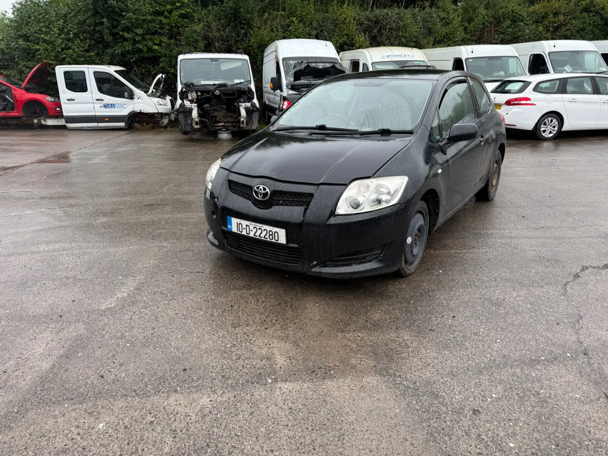 2010 Toyota Auris 1.4 VVTI Terra 3DR - Image 2