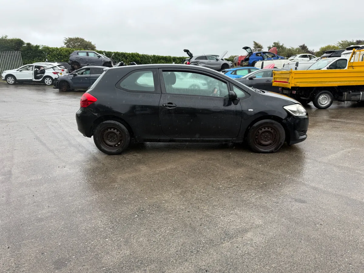 2010 Toyota Auris 1.4 VVTI Terra 3DR - Image 4