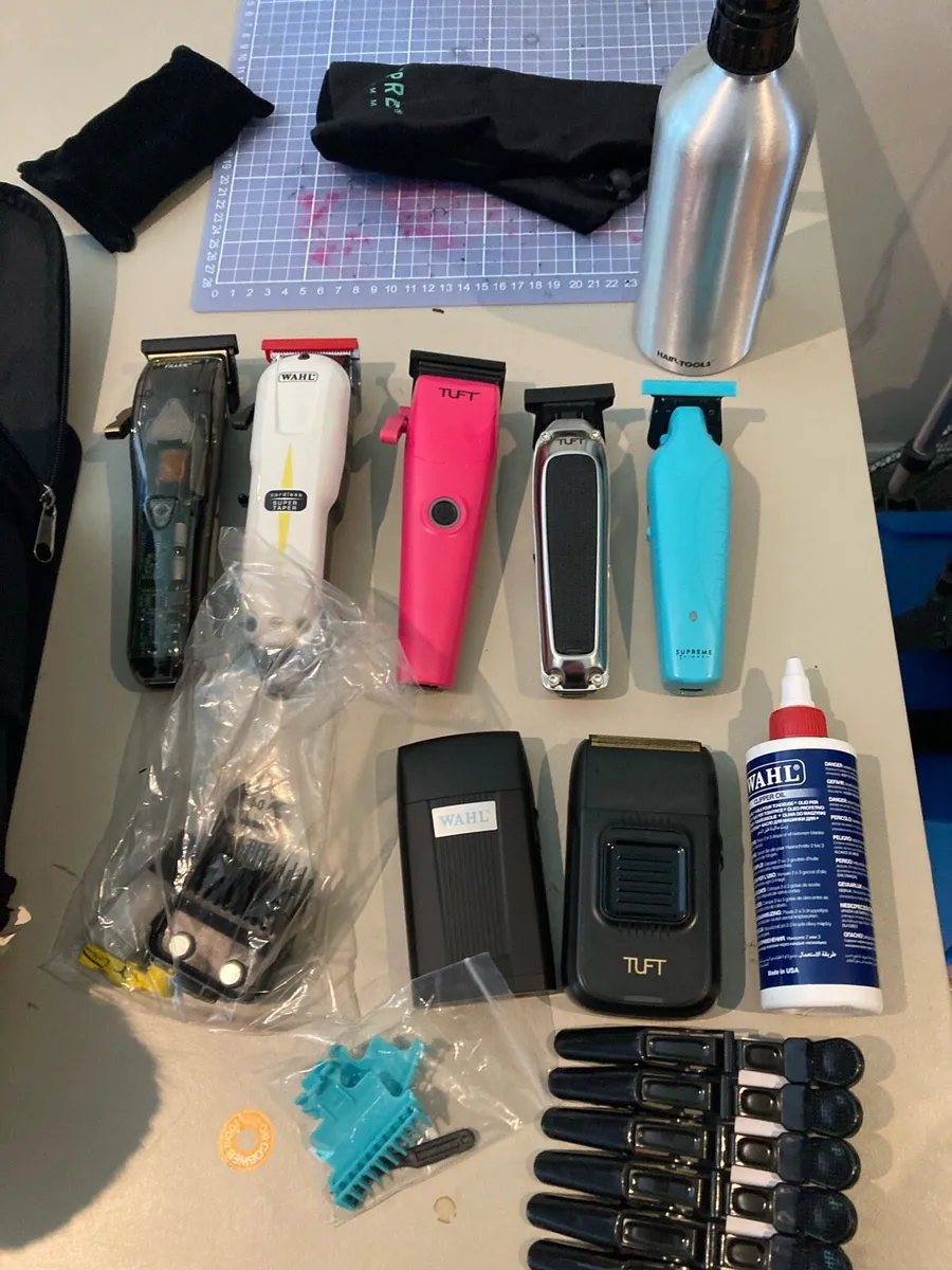 Barber equipment - Image 1
