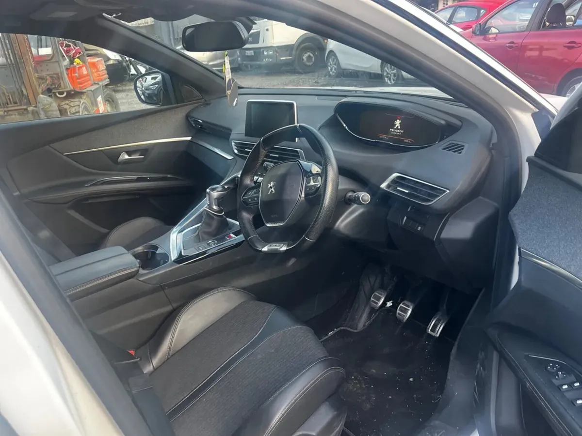 19 Peugeot 3008 1.5 diesel Gt line - Image 2
