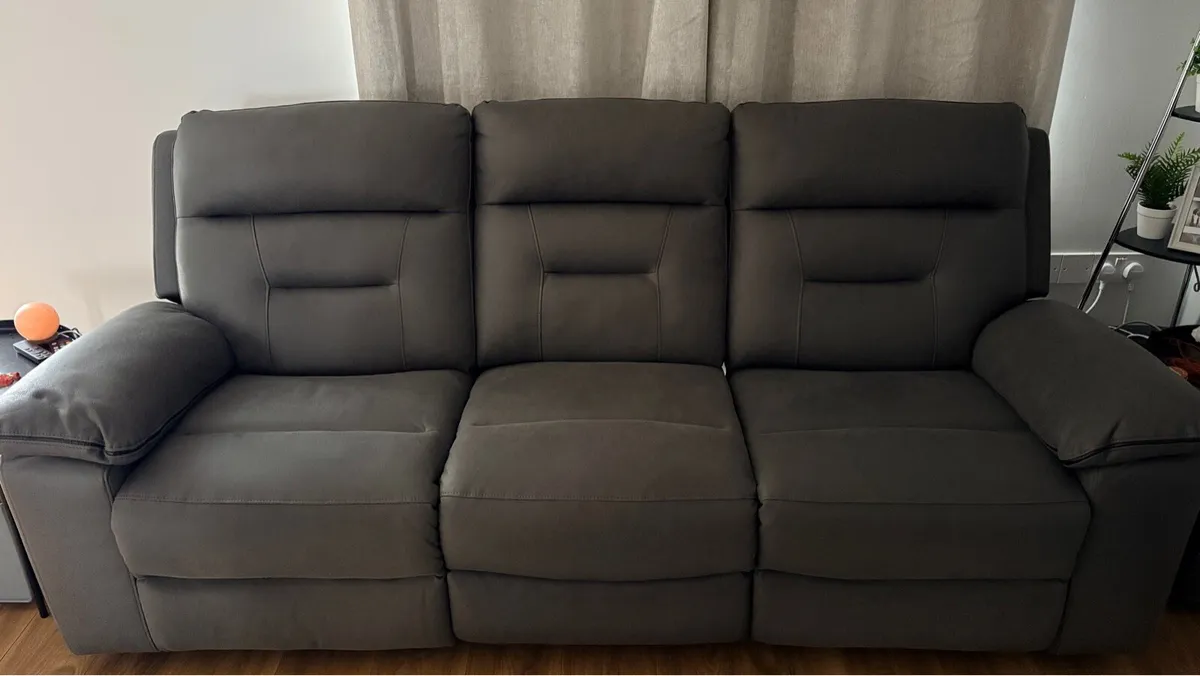 DFS Manual Recliner - Image 1