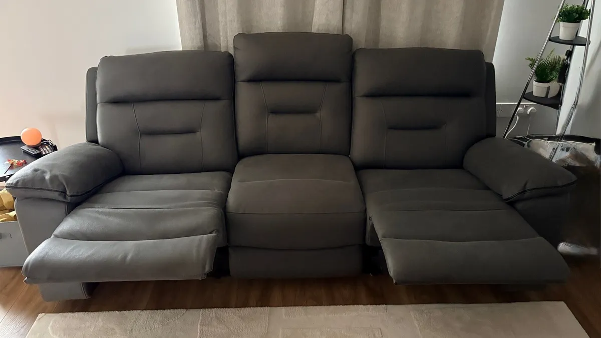 DFS Manual Recliner - Image 2