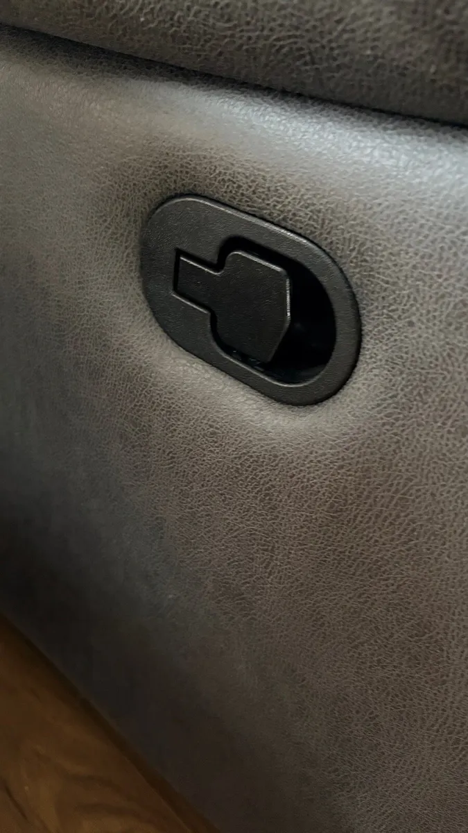DFS Manual Recliner - Image 3