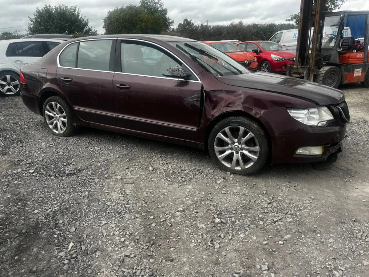 12 superb 2.0 Tdi auto 4x4 - Image 3