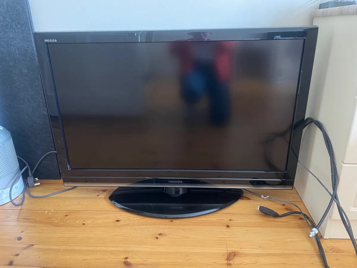 32” Television Toshiba/Not Smart TV - Image 2