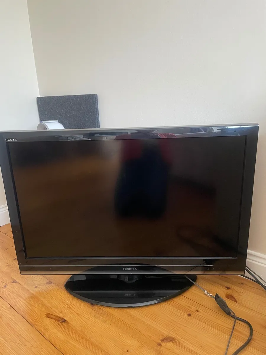 32” Television Toshiba/Not Smart TV - Image 3