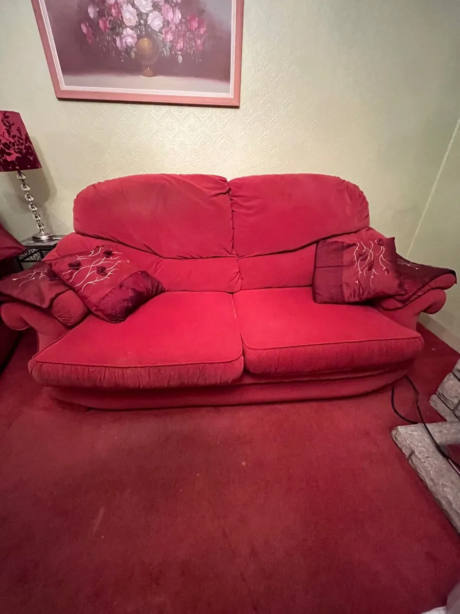 Free : Sofa and two armchairs to take away - Image 1