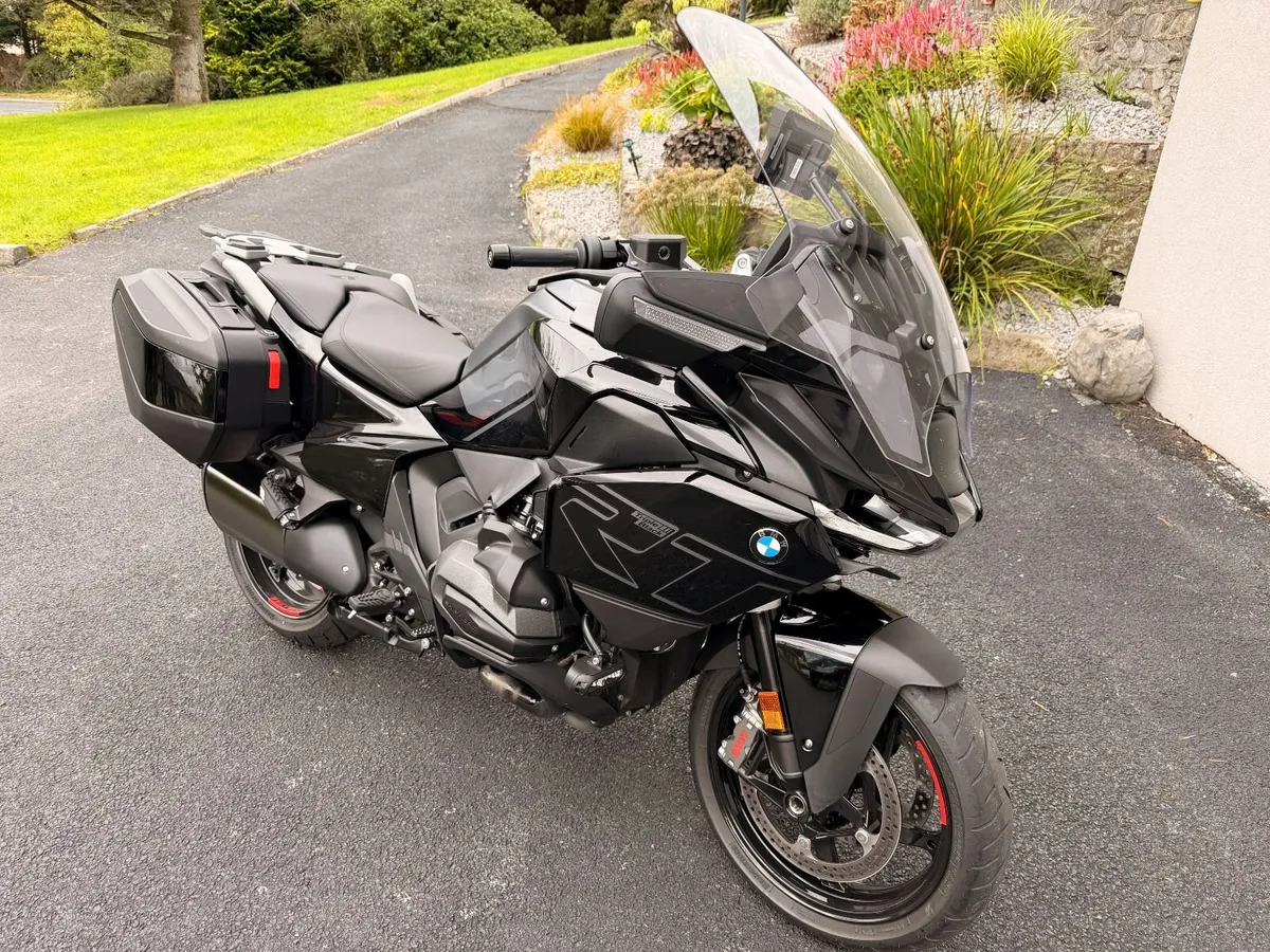 2026 BMW R1300RT TRIPLE BLACK | 2100 KM - Image 3