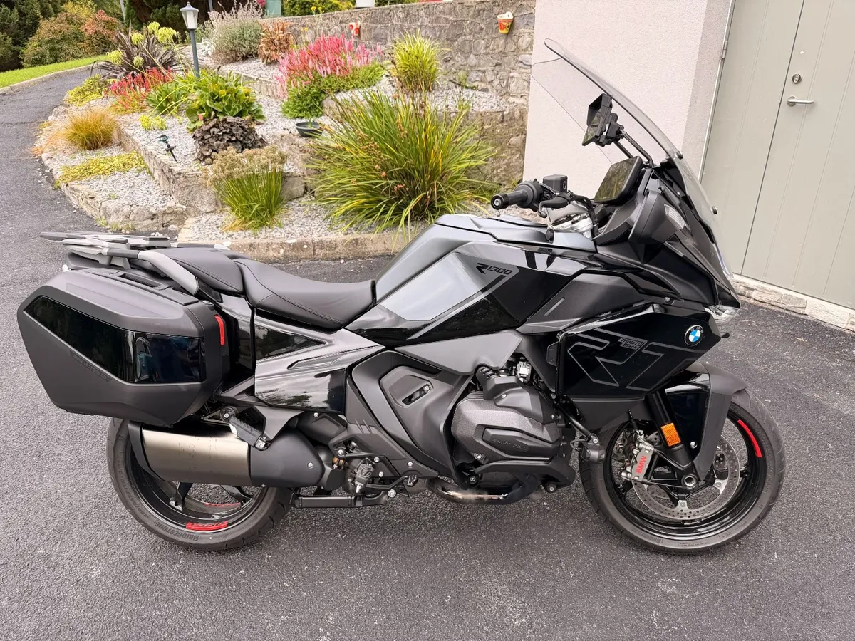 2026 BMW R1300RT TRIPLE BLACK | 2100 KM - Image 2
