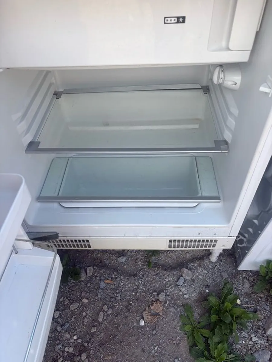 CANDY (not Belo)  integrated undercounted fridge with freezer - Image 3