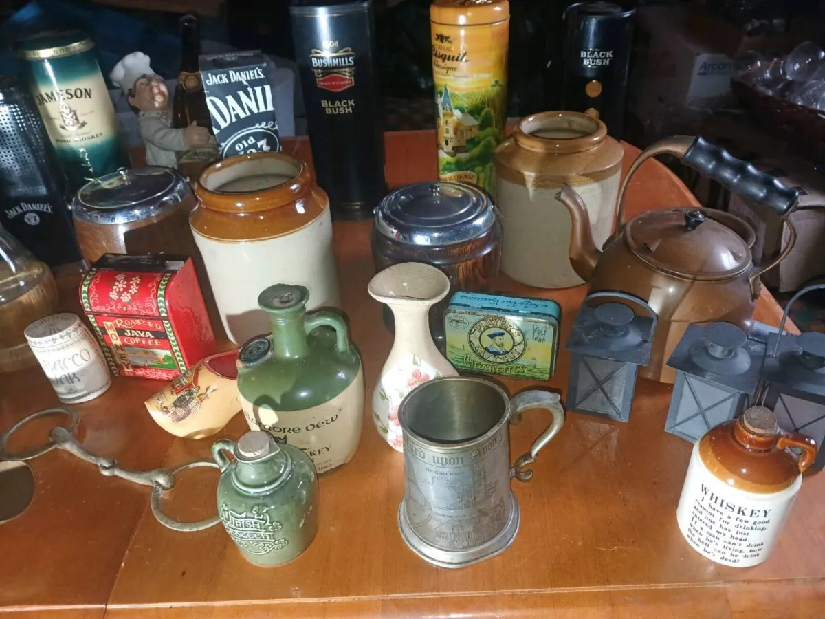 Pub antiques/ornaments - Image 1