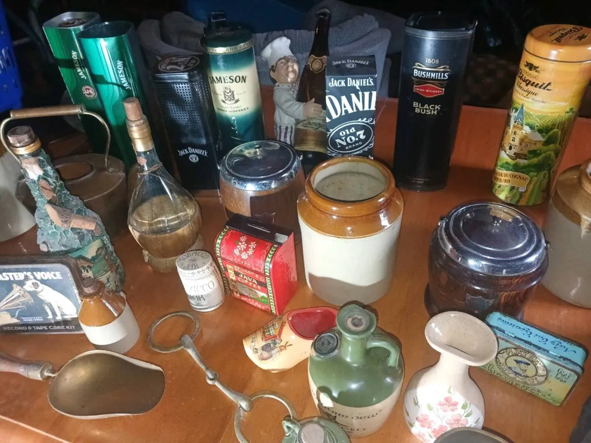 Pub antiques/ornaments - Image 2