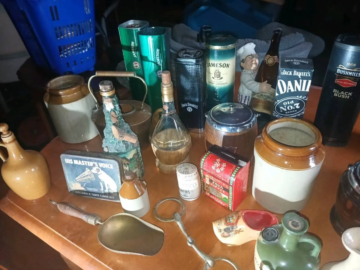 Pub antiques/ornaments - Image 3