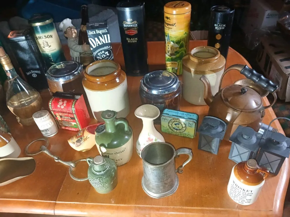Pub antiques/ornaments - Image 4