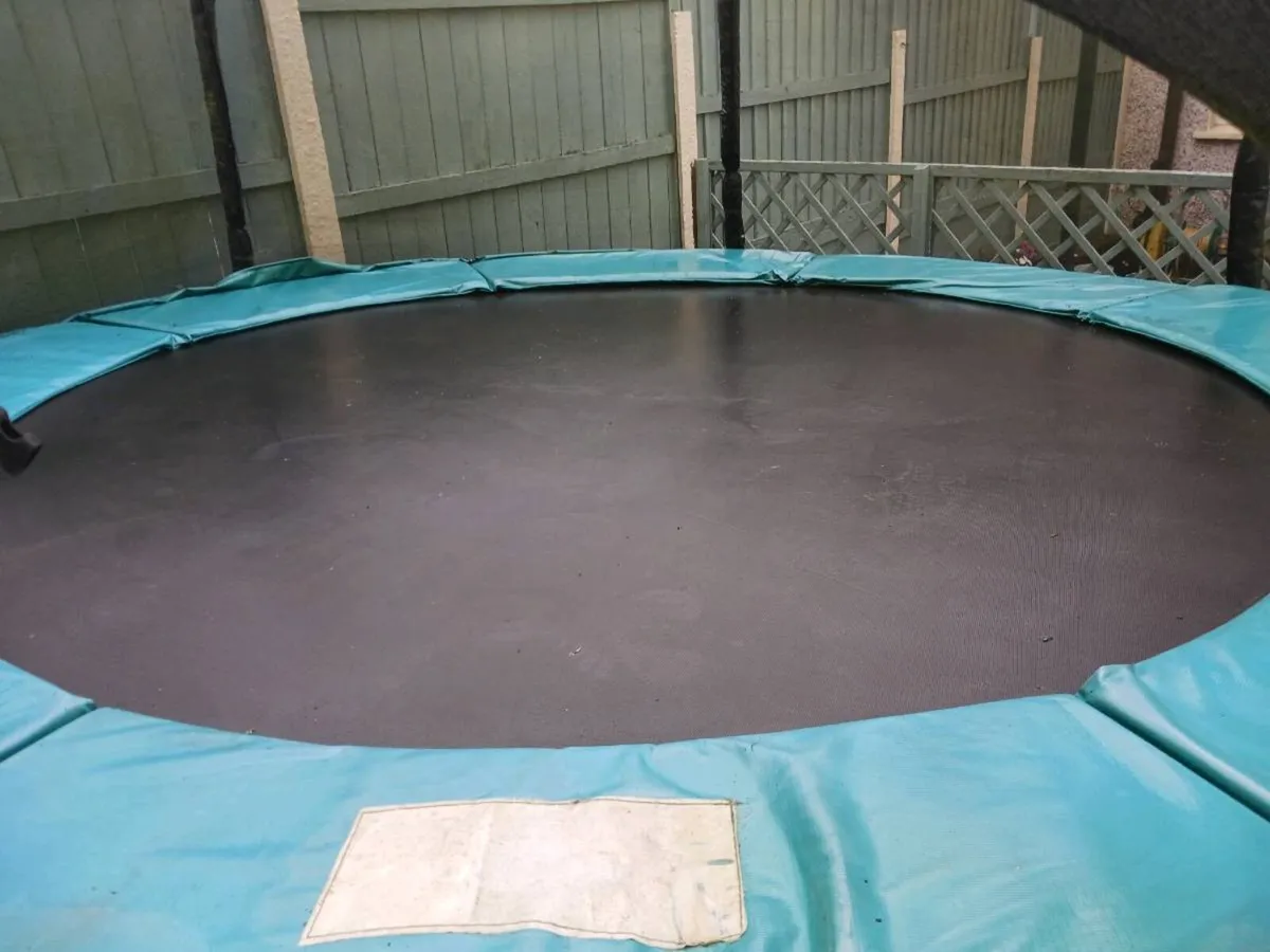 Free trampoline - Image 2