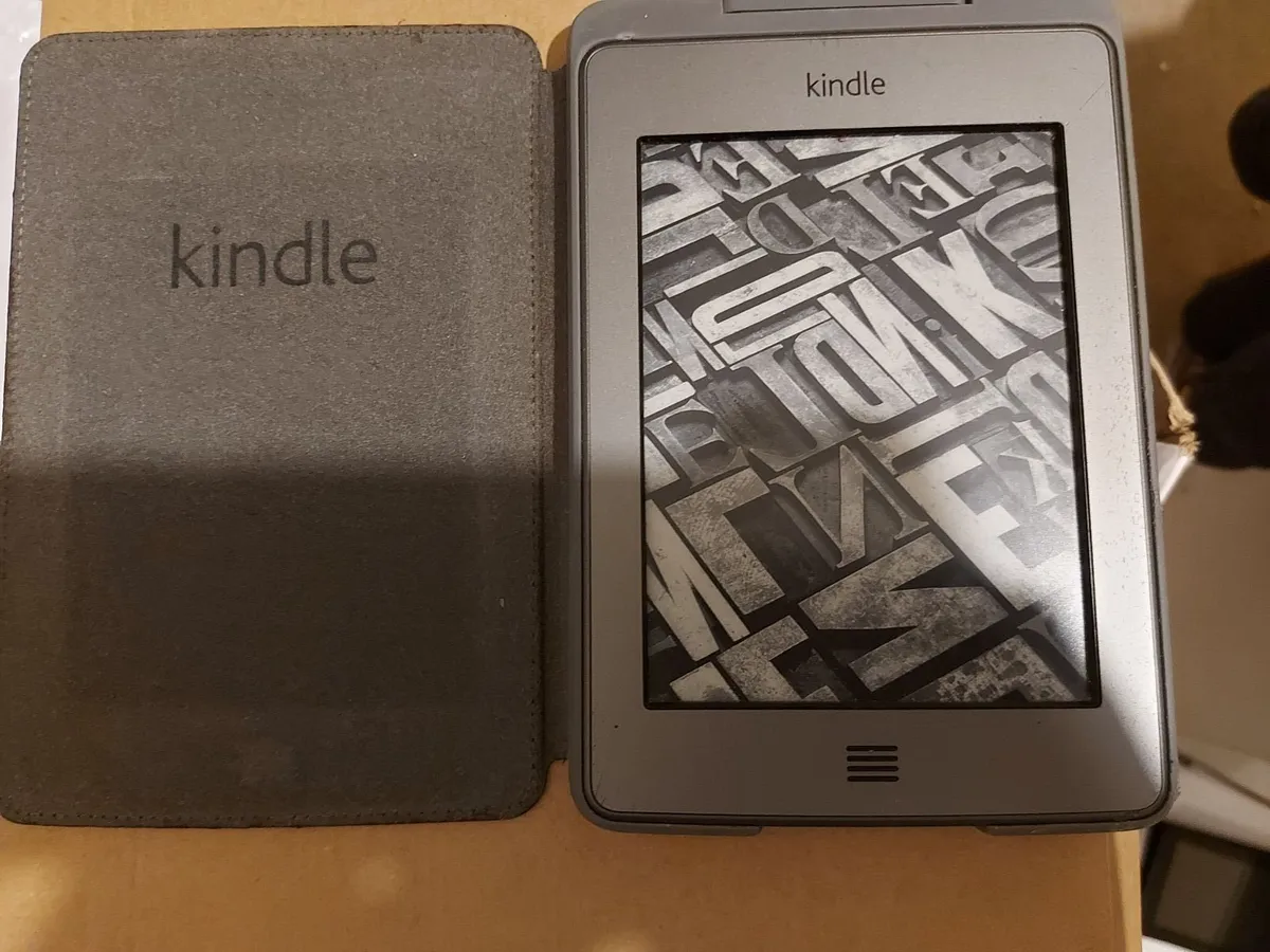 Amazon Kindle in beautiful leather Case with Light - Image 1