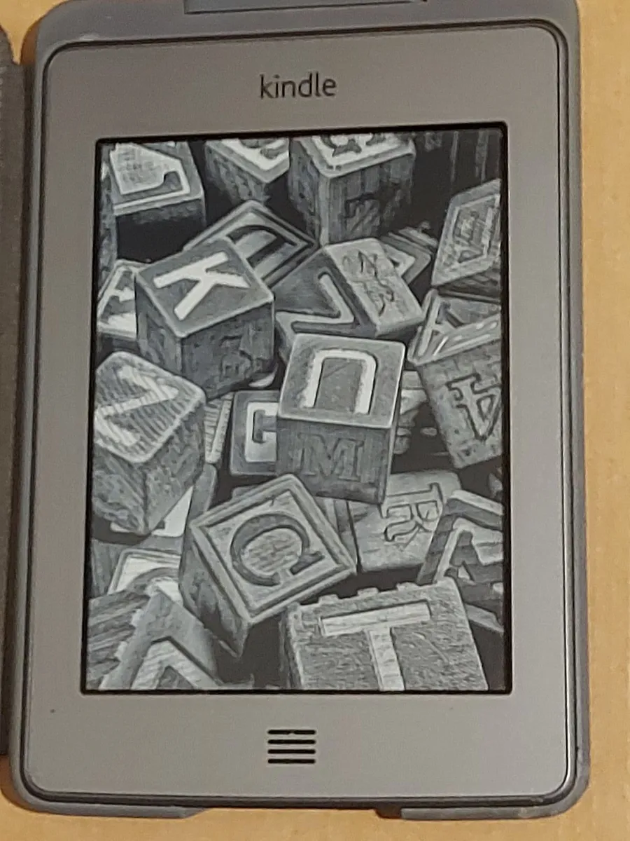 Amazon Kindle in beautiful leather Case with Light - Image 3