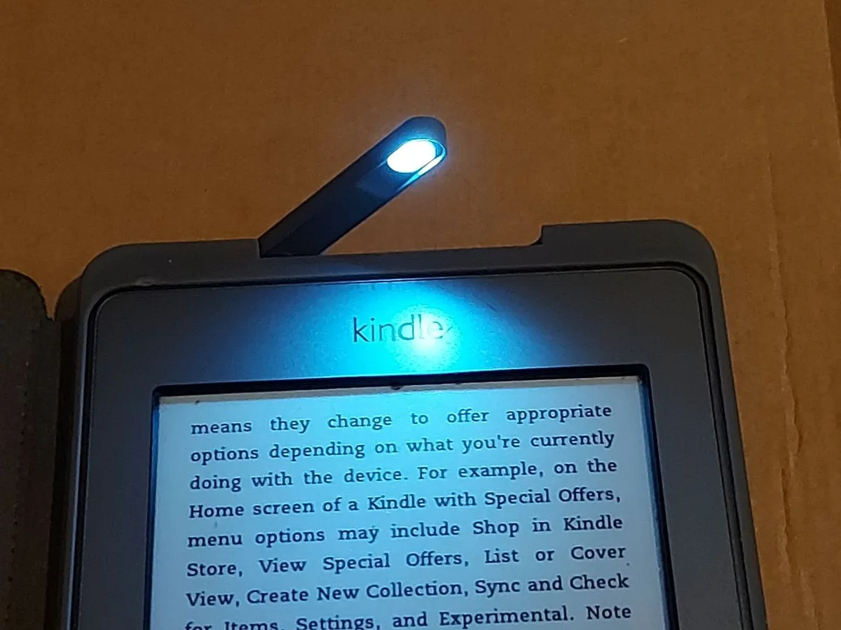 Amazon Kindle in beautiful leather Case with Light - Image 4