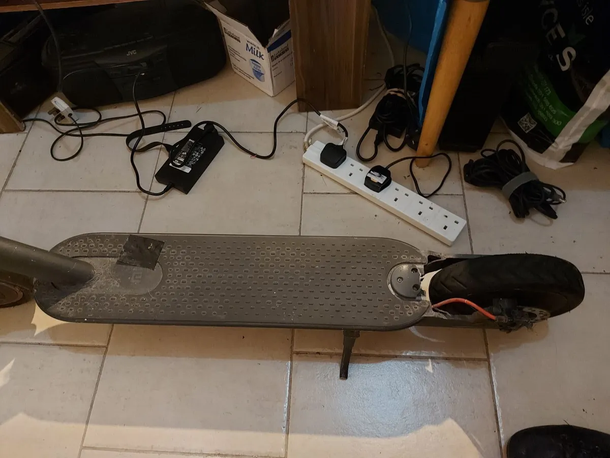 Electric Scooter, Charger missing - Image 1
