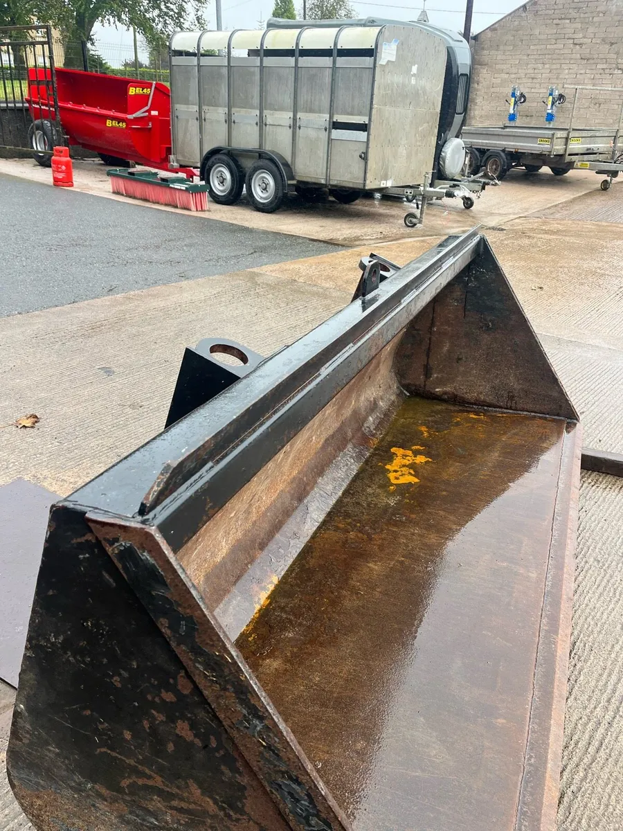 Pin and cone heavy duty loader bucket - Image 4