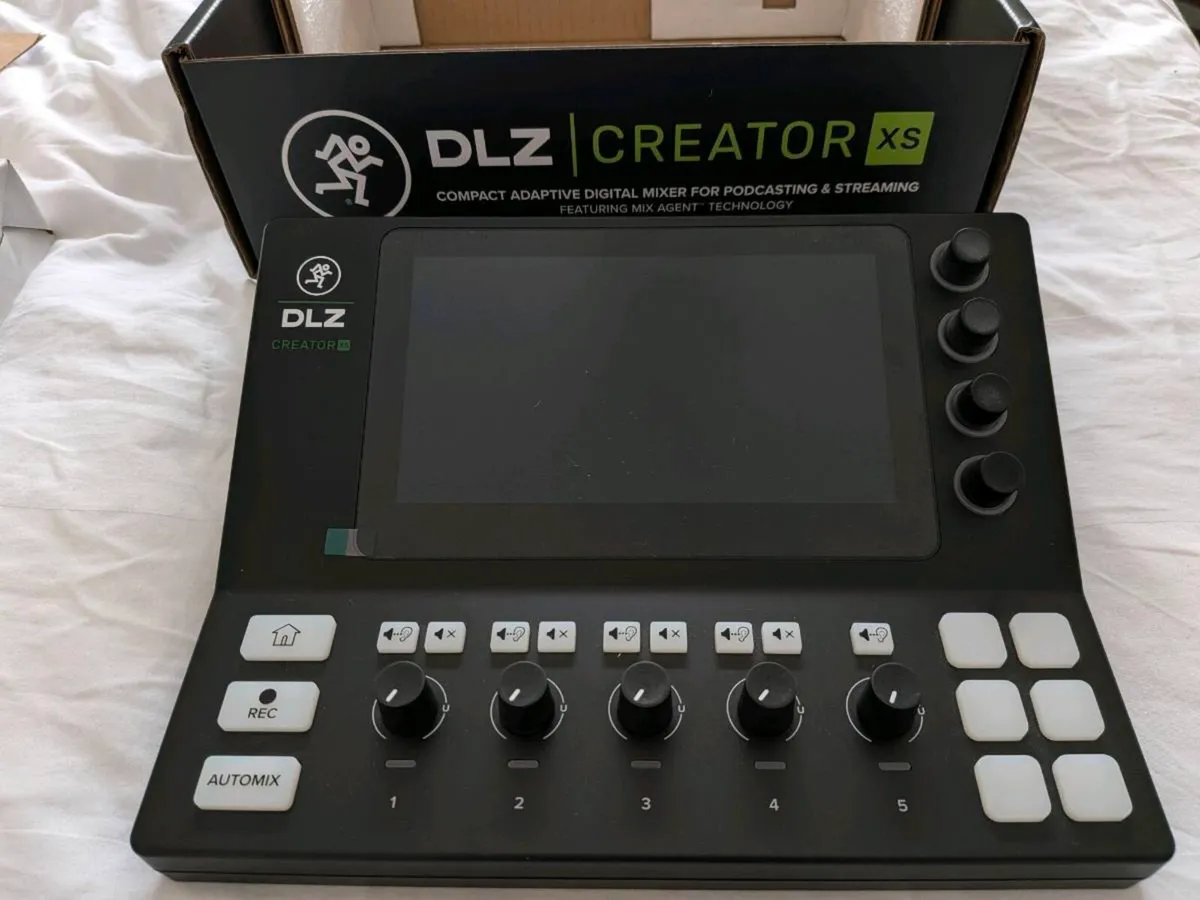 Mackie DLZ XS Digital Mixer - Perfect condition - Image 4