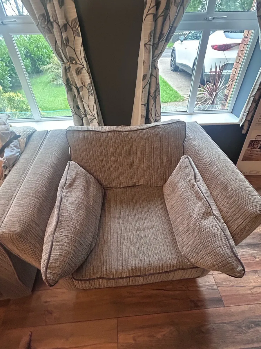 Armchair - Image 2