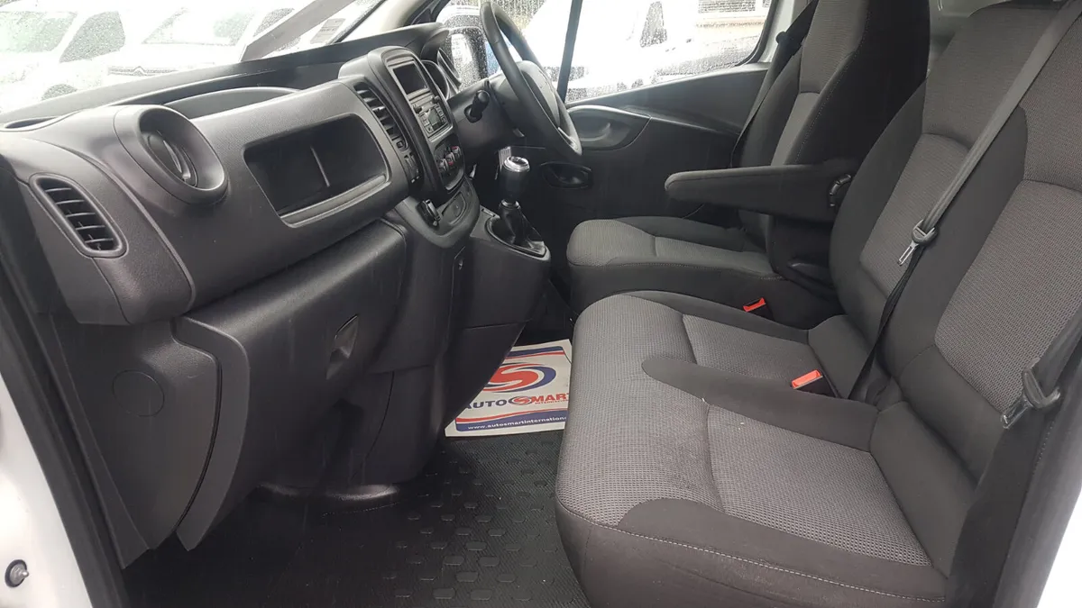 Renault Trafic 2021 LWB 2.0LT MINT VAT INVOICE - Image 4
