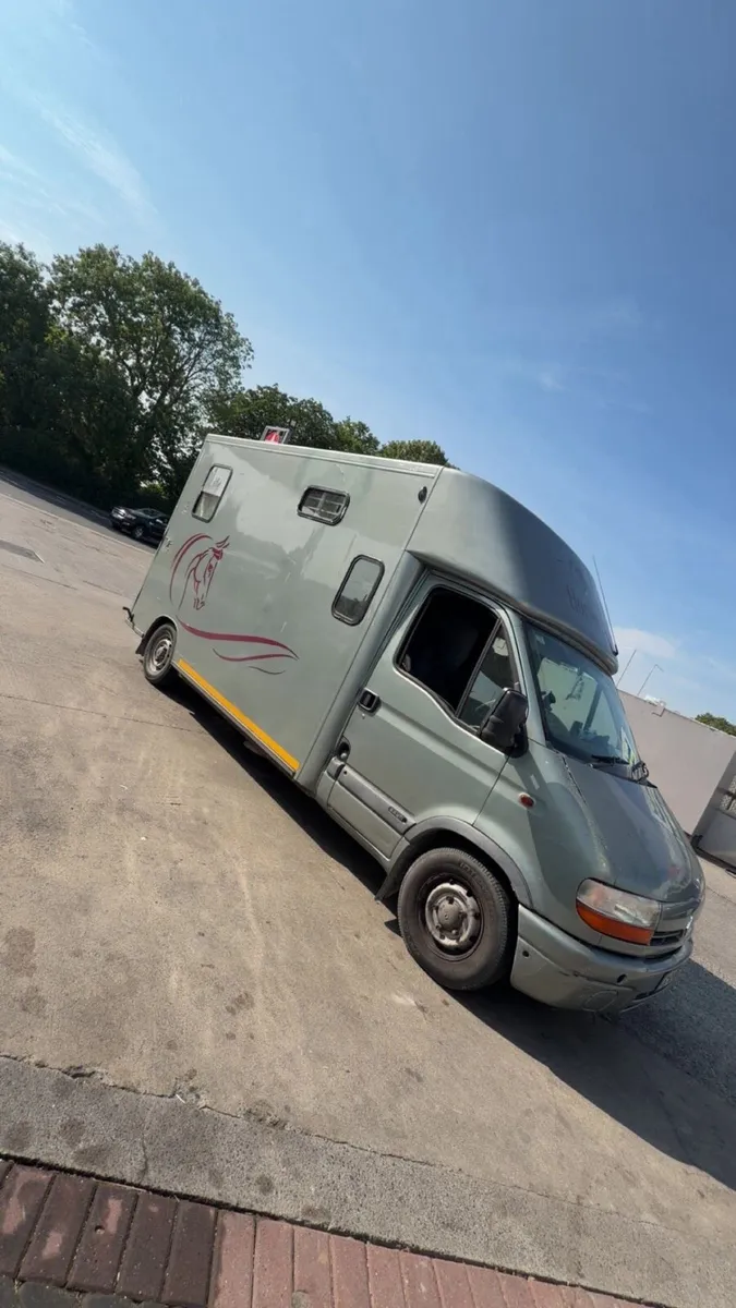 Renault Master Horsebox - Image 2