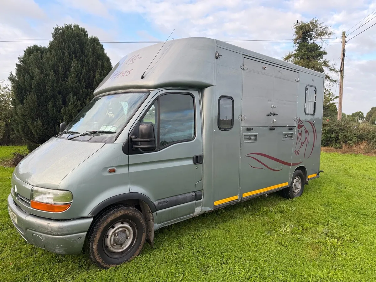 Renault Master Horsebox - Image 3